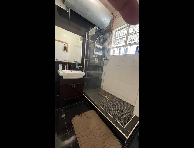 2.5 BEDROOM APARTMENT TO LET IN GLENWOOD